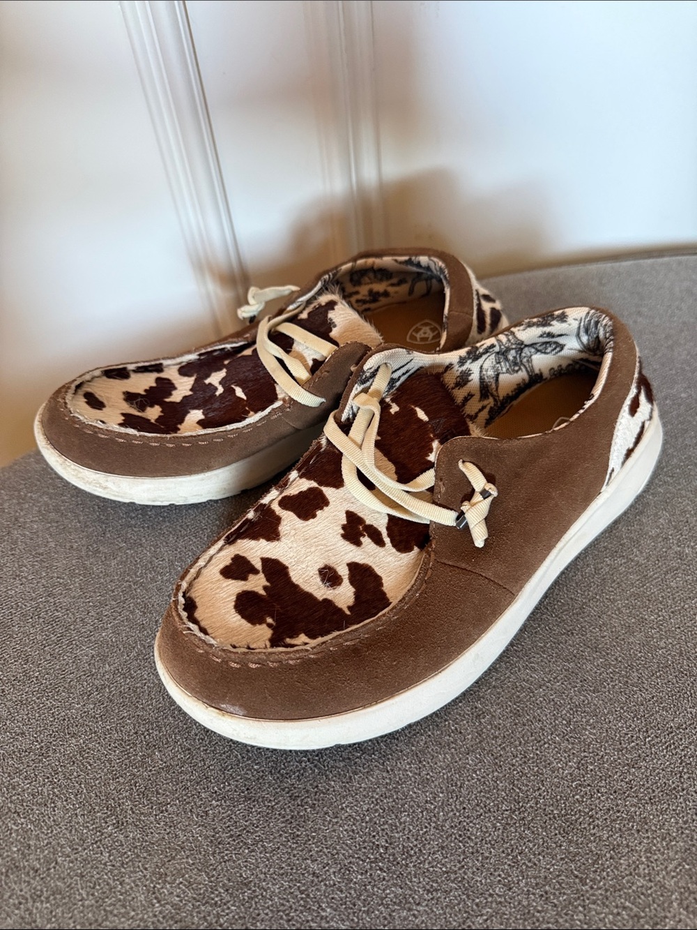 Cowhide Lace-Up Shoes in Brown and White
